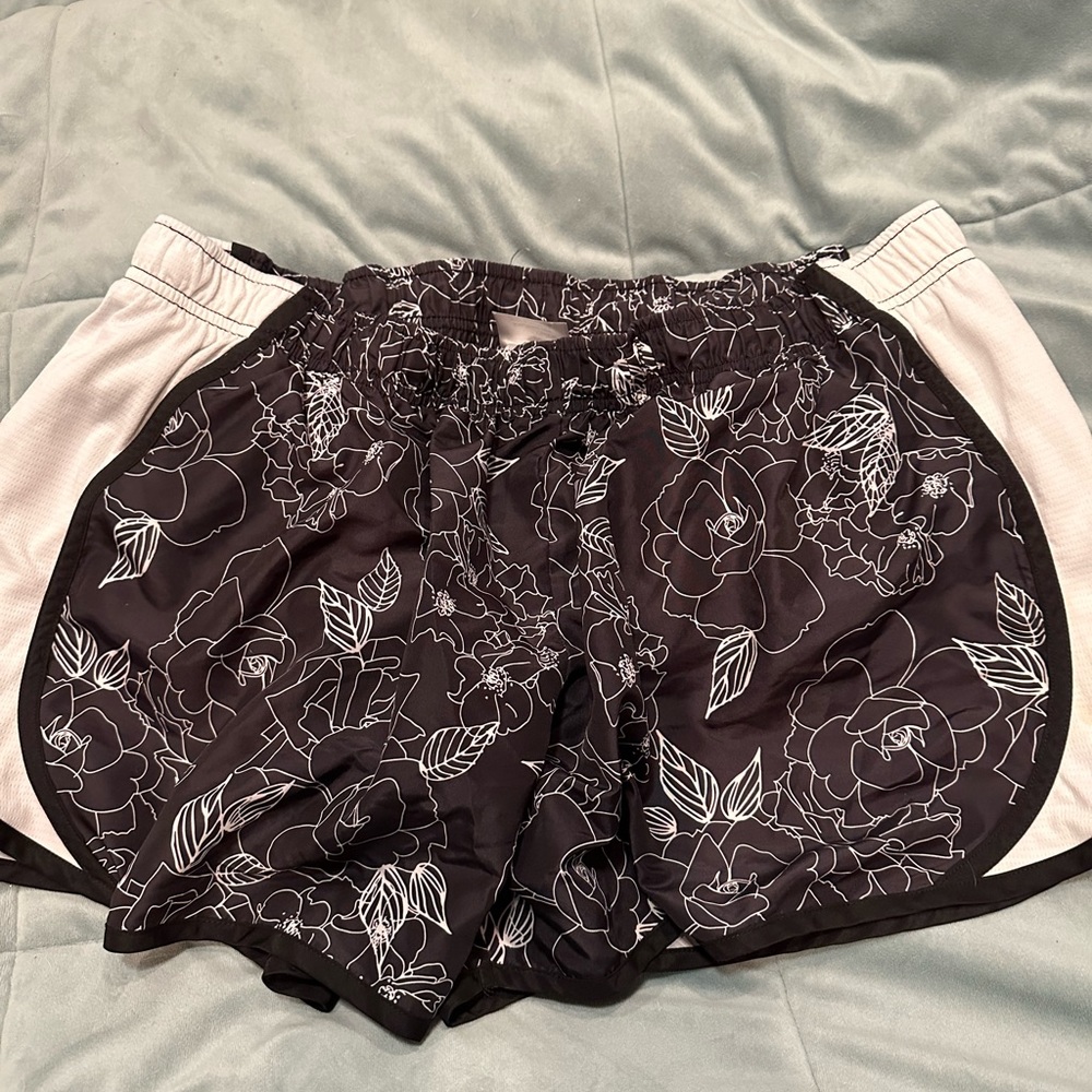Danskin Now Ladies Running Shorts XXL 20